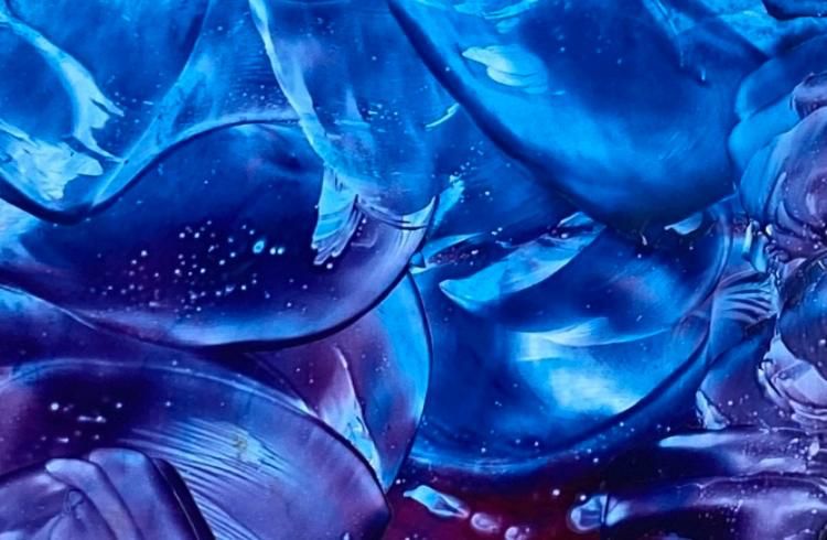 Kreative Bilder in verschiedenen Farben hergestellt mit der Enkaustik- Maltechnik.